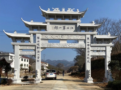 村口三門五樓石雕牌坊