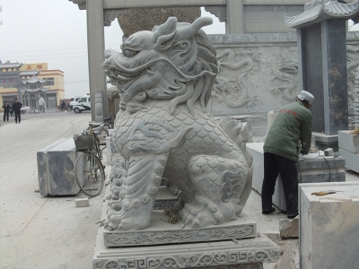  石雕坐麒麟 